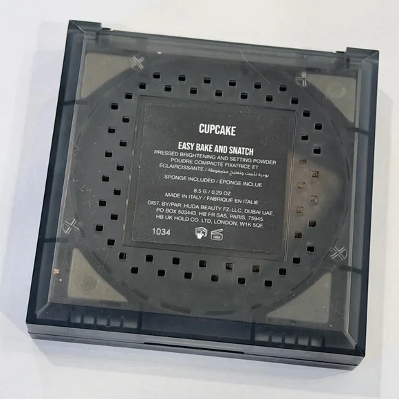 Huda Beauty Easy Bake and Snatch Pressed Powder - Cupcake - Picture 2 of 5